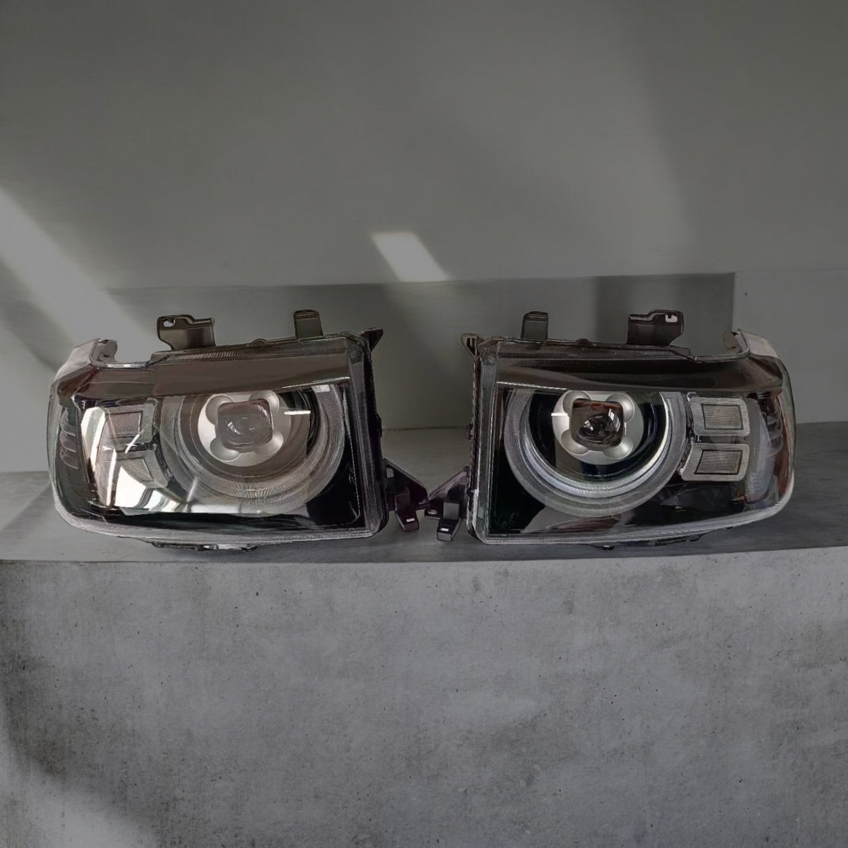 LED Headlights for Toyota Landcruiser (76/78/79 Series) - Pair